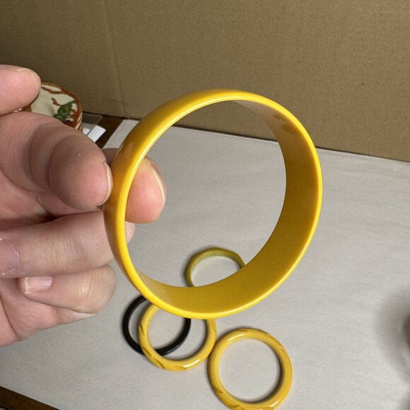 Vtg Bakelite Bangle Bracelets Craved Yellow Green TESTED MCM Retro Spacer Corn - Picture 8 of 16